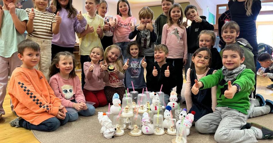 Die Volksschule Serfaus wünscht allen Kindern, Eltern und Lehrkräften wundervolle und erholsame Ferien! Genießt die freie Zeit, sammelt neue Energie und erlebt viele schöne Momente.  Wir freuen uns darauf, euch alle am 17. Februar 2025 gut erholt und voller Tatendrang wieder bei uns begrüßen zu dürfen!  Schöne Ferien und bis bald! 🌞❄️🎉